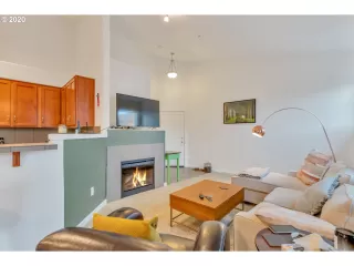 Photo #2: 24100642 Listing