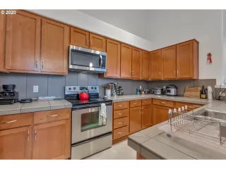 Photo #3: 24100642 Listing