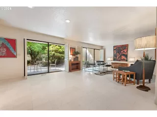 Photo #5: 24102009 Listing