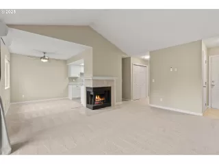 Photo #3: 24102316 Listing