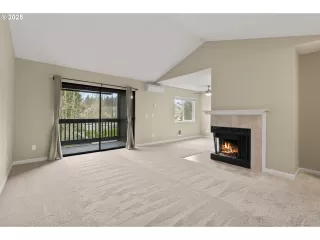 Photo #4: 24102316 Listing