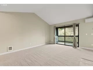 Photo #5: 24102316 Listing