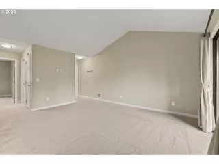 Photo #6: 24102316 Listing