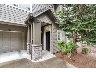 Photo #5: 24102716 Listing