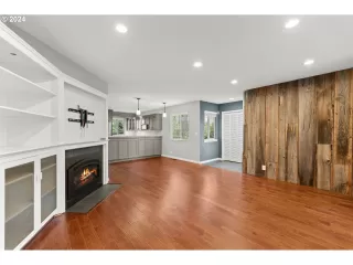 Photo #2: 24103760 Listing 