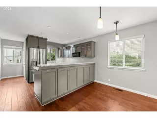 Photo #5: 24103760 Listing 