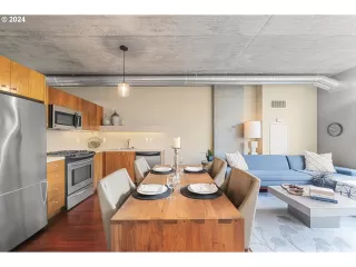 Photo #6: 24103883 Listing