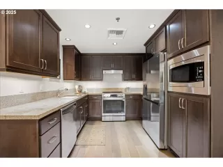 Photo #4: 241042345 Listing