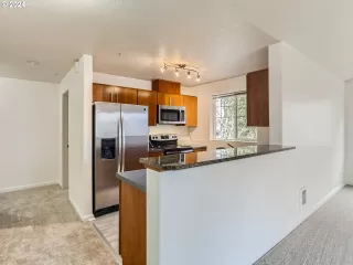 Photo #2: 24104255 Listing