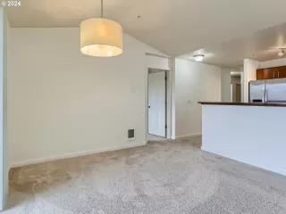 Photo #4: 24104255 Listing