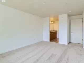 Photo #6: 24104255 Listing