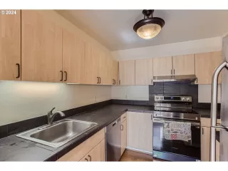 Photo #2: 24104513 Listing