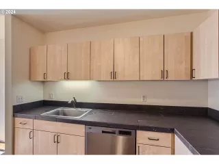 Photo #3: 24104513 Listing