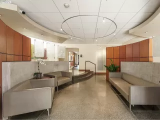 Photo #4: 24104720 Listing