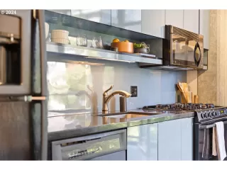 Photo #1: 24106337 Listing