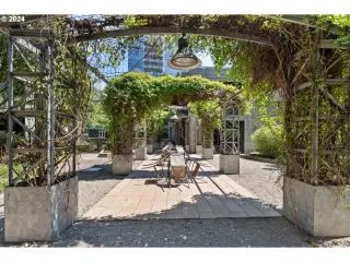 Photo #5: 24106337 Listing