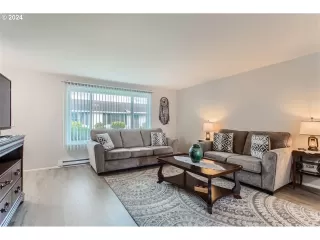 Photo #2: 24106536 Listing