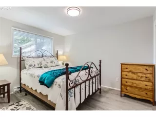 Photo #4: 24106536 Listing