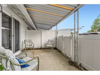 Photo #5: 24106536 Listing