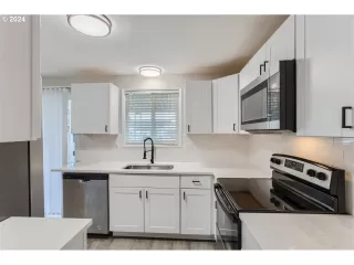 Photo #6: 24106536 Listing