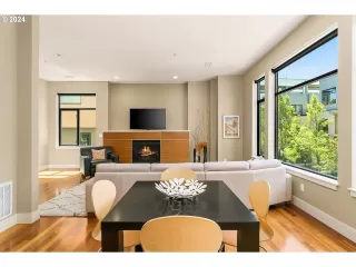 Photo #2: 24107088 Listing