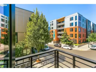 Photo #3: 24107088 Listing