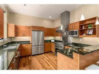 Photo #4: 24107088 Listing