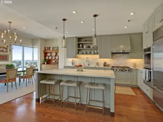 Photo #5: 24107133 Listing