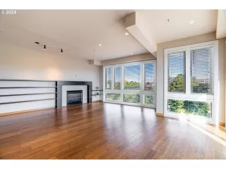 Photo #6: 24107160 Listing