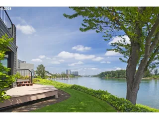 Photo #1: 24107406 Listing