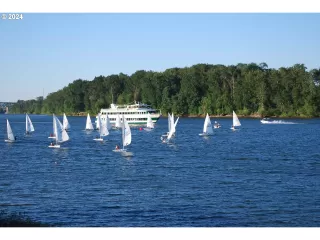 Photo #2: 24107406 Listing