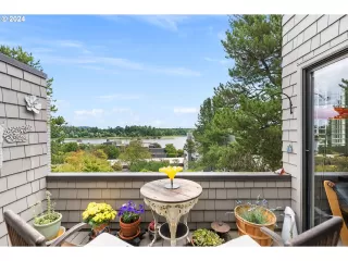 Photo #4: 24107406 Listing