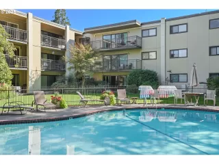 Photo #4: 241074782 Listing 