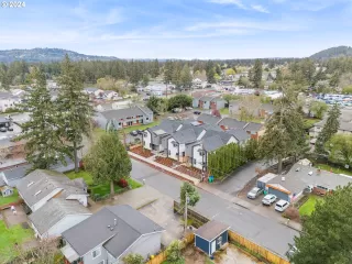 Photo #2: 24107786 Listing 