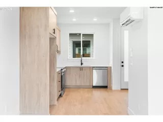 Photo #5: 24107786 Listing 