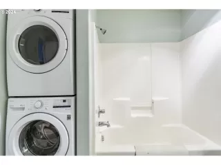 Photo #4: 24108469 Listing