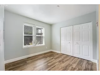 Photo #5: 24108469 Listing