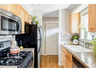 Photo #2: 24108934 Listing 