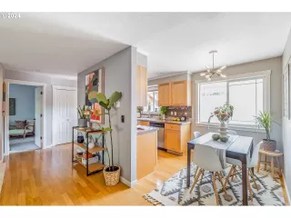 Photo #5: 24108934 Listing 