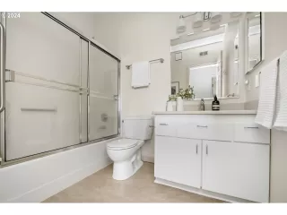 Photo #5: 24109645 Listing 