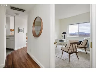 Photo #6: 24109645 Listing 