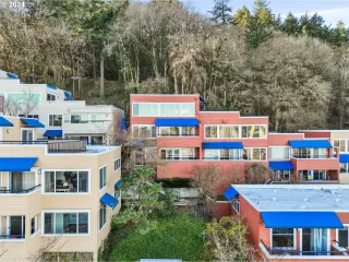 Photo #4: 24110025 Listing