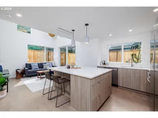 Photo #6: 24110539 Listing 