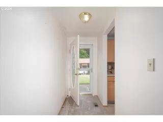 Photo #2: 24111447 Listing 