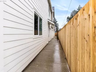 Photo #5: 24111982 Listing 