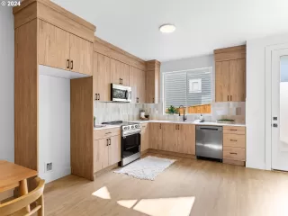 Photo #4: 24112174 Listing