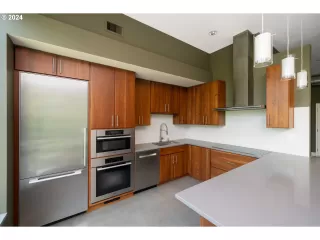 Photo #1: 24112589 Listing 