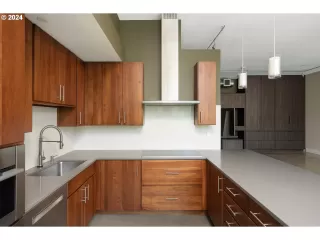 Photo #2: 24112589 Listing 