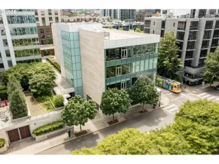 Photo #6: 24112589 Listing 