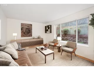 Photo #5: 24112652 Listing